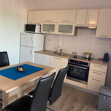 Mali Val Apartamento *