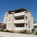 Mali Val شقة *