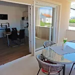 شقة Mali Val