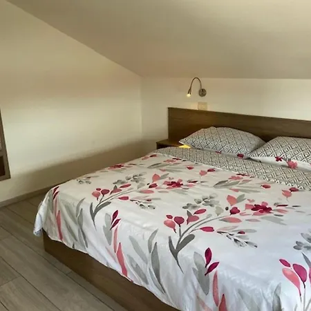 Mali Val Apartman *