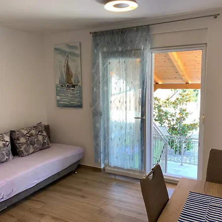 Mali Val Apartman *