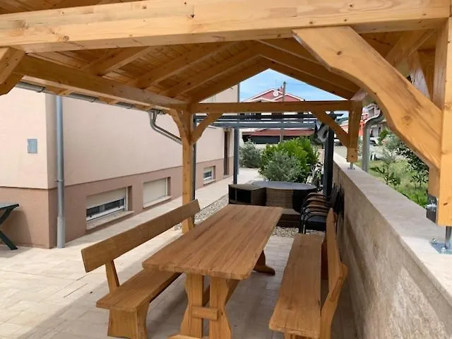 Apartman Mali Val *